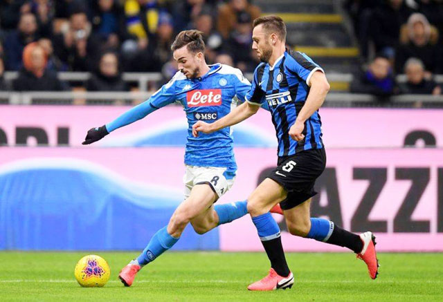 HLV Spalletti của Napoli (trái) rất coi trọng trận tái đấu với đội bóng cũ Inter tại Serie A 2021/22
