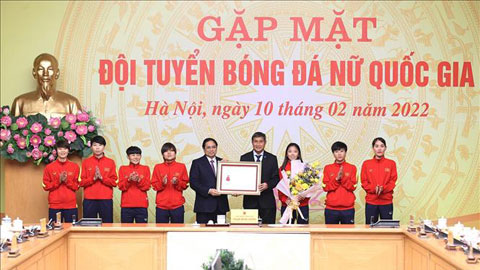 Thủ tướng Phạm Minh Chính trao tặng Huân chương Lao động các hạng cho ĐT nữ Việt Nam, HLV trưởng Mai Đức Chung và 7 cầu thủ