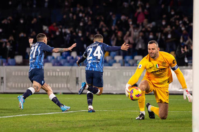 Insgine mở tỷ số trận Napoli vs Inter 