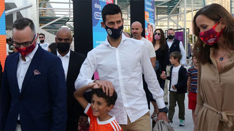 Djokovic đặt chân đến Dubai