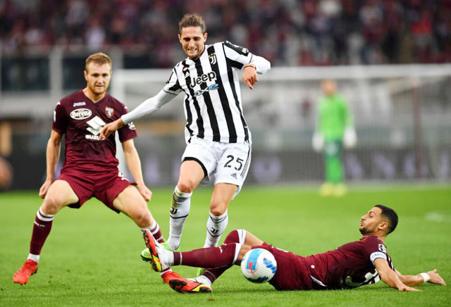 Juventus (trên) đang quá mạnh so với Torino