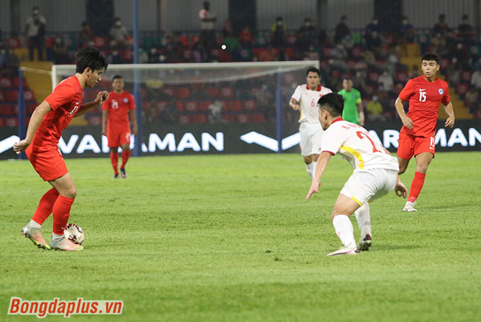 U23 Việt Nam chơi phòng ngự chặt chẽ - Ảnh: Phan Hồng 