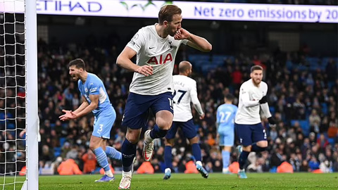Kane tỏa sáng để giúp Tottenham đánh bại Man City
