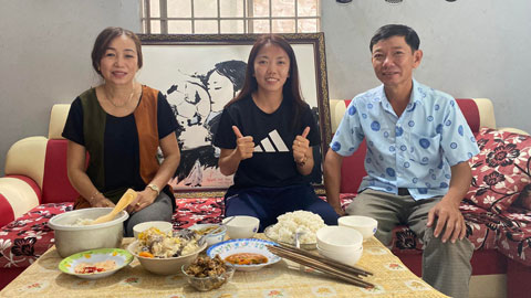 Huỳnh Như hạnh phúc bên mâm cơm gia đình cùng cha mẹ