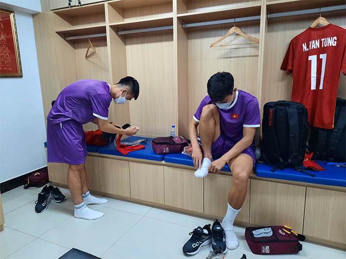 Phan Tuấn Tài (Viettel) và Vũ Đình Hai (Hà Nội) đã kịp hội quân cùng U23 Việt Nam sau khi di chuyển bằng đường hàng không. Ảnh: Phan Hồng