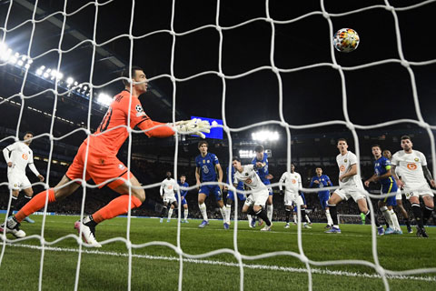 Havertz đánh đầu mở tỷ số cho Chelsea ngay từ phút thứ 8 của trận đấu