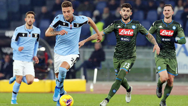 Những cuộc đối đầu giữa Lazio (trái) và Napoli thường diễn ra hấp dẫn và có nhiều bàn thắng