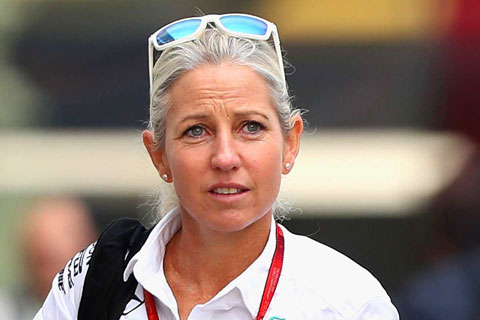 Bà Angela Cullen, HLV chuyên phụ trách phong độ và tinh thần của tay đua Lewis Hamilton