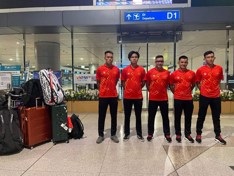 Đội tuyển quần vợt Davis Cup Việt Nam tại sân bay Tân Sơn Nhất
