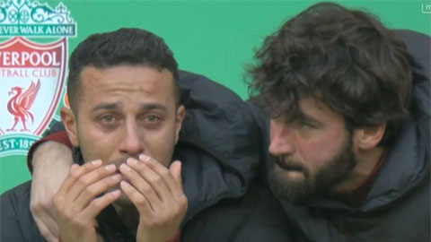 Chấn thương khiến Thiago Alcantara khóc nức nở trước trận chung kết Cúp Liên đoàn ra sao?