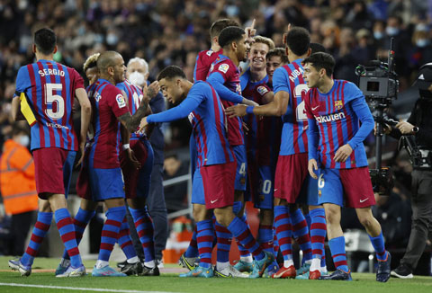 Lần đầu tiên trong mùa bóng này, Barcelona ghi 4 bàn ở 3 trận liên tiếp