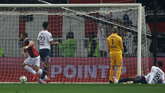 Delort ghi bàn duy nhất trận Nice vs PSG ở phút 88