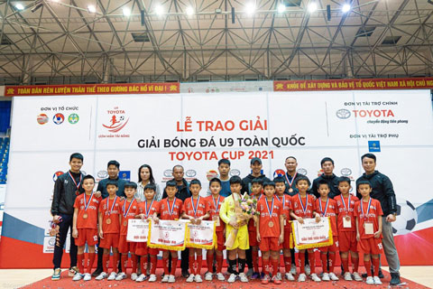 Với mong muốn đưa giải U9 toàn quốc trở thành “vườn ươm” cho bóng đá Việt Nam, Toyota Việt Nam hân hạnh đồng hành với vai trò là Nhà tài trợ chính.