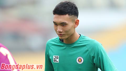 Thủ môn U17 mặc áo số 1 của Hà Nội FC