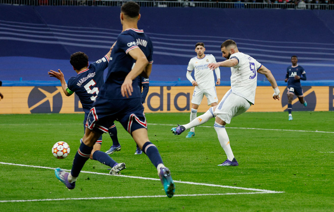 Benzema lập hat-trick trong vòng 17 phút để giúp Real ngược dòng kịch tính