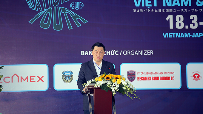 Phó chủ tịch VFF, Phó TGĐ Becamex IDC Cao Văn Chóng phát biểu tại lễ khai mạc. Ảnh: Quốc An