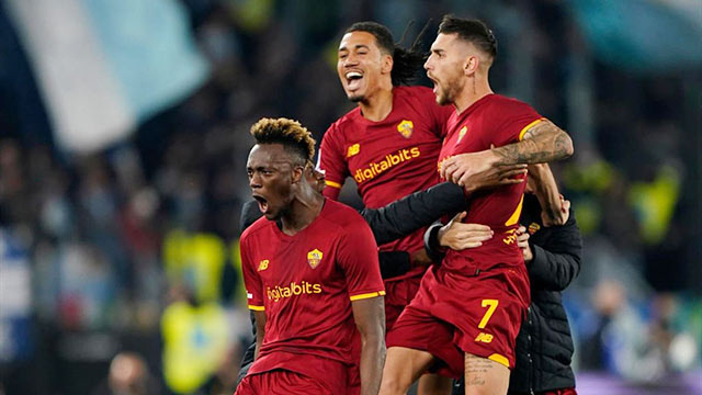 Cầu thủ Roma ăn mừng cảm xúc sau chiến thắng đậm đà trước Lazio