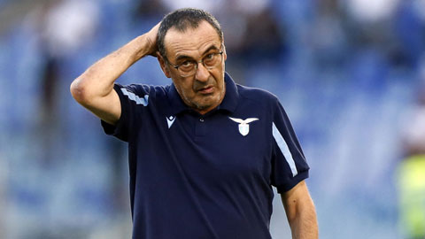 Lazio tính sa thải Sarri 