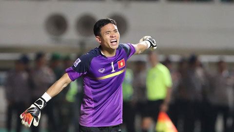 Cầu thủ Việt kiều Adriano Schmidt dự bị, Nguyên Mạnh bắt chính trận Việt Nam vs Oman