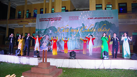Nhà hát Nhạc Vũ Kịch Việt Nam biểu diễn tại Lữ đoàn 147