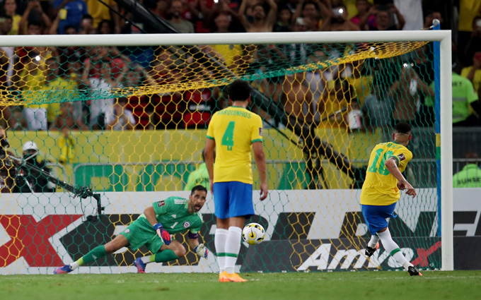 Neymar mở tỷ số trận Brazil vs Chile trên chấm phạt đền ở phút 44