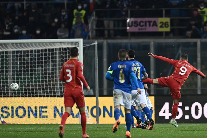 Trajkovski ghi bàn duy nhất trận Italia vs Bắc Macedonia ở phút 90'+2