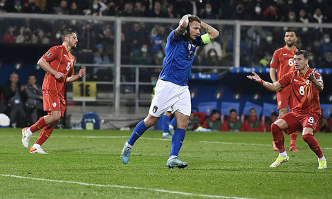 Với chiếc băng thủ quân trên tay, tiền đạo Immobile đã gây thất vọng lớn trong trận đấu vừa qua của ĐT Italia