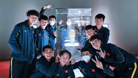 Các cầu thủ U17 Việt Nam thích thú tìm hiểu về bóng đá Đức