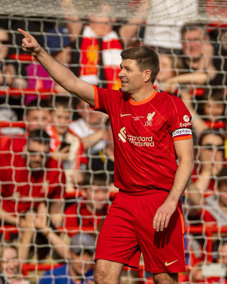 Gerrard có món quà ý nghĩa trong ngày trở lại sân Anfield