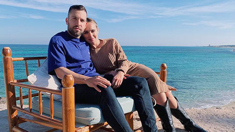 Vợ Jordi Alba phủ nhận đeo 'ba lô ngược'