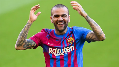 Dani Alves nhận số áo bất ngờ ở Barcelona