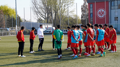Đội tuyển U17 Việt Nam tới Frankfurt, tiếp tục hành trình tập huấn tại Đức