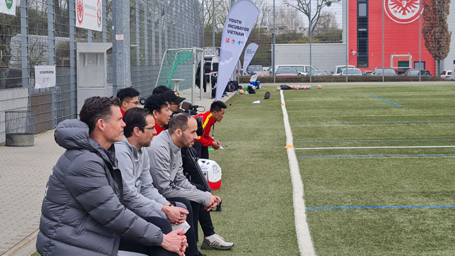 Các buổi tập của U17 Việt Nam nhận được sự quan tâm của các chuyên gia từ Eintracht Frankfurt