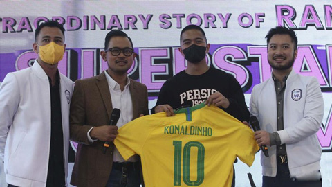 Ronaldinho gia nhập đội bóng của Indonesia với hợp đồng đặc biệt