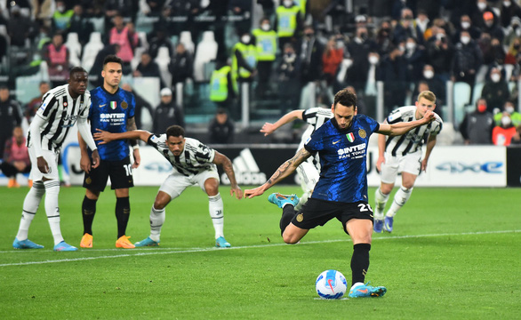 Calhanoglu ghi bàn giúp Inter thắng Juventus