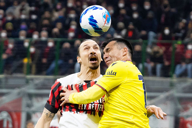 Có quân hung tướng mạnh và được chơi sân nhà, nhưng Milan (trái) đã không vượt qua được đối thủ yếu hơn là Bologna 