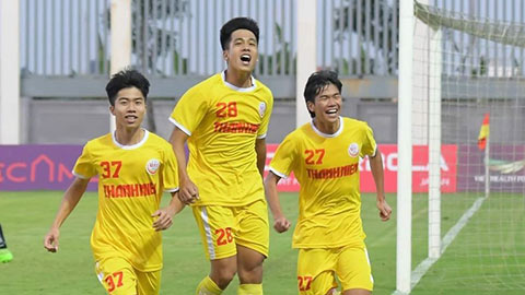 Hai bàn thắng từ giữa sân không thua kém ngôi sao thế giới của cầu thủ Việt Nam