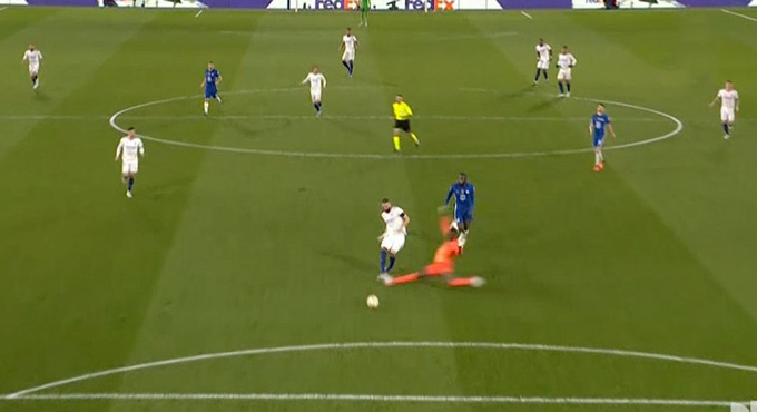 Sai lầm của Mendy giúp Benzema ghi bàn ấn định chiến thắng 3-1 cho Real