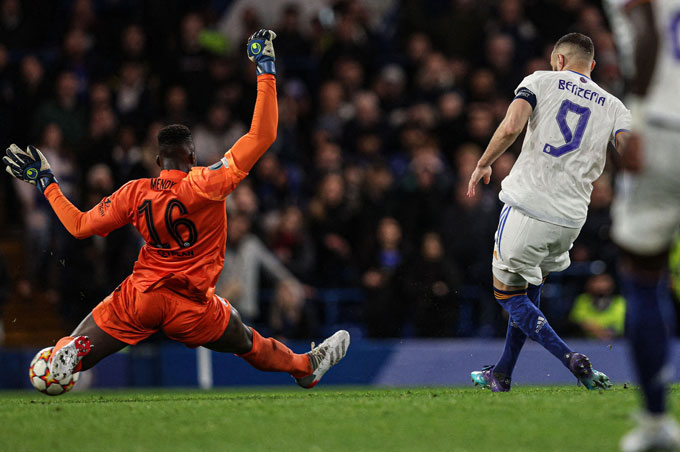 Benzema trừng phạt sai lầm của Mendy để ấn định tỷ số 3-1 cho Real trước Chelsea
