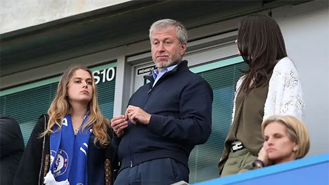 Abramovich 'nghèo đi trông thấy' so với các đối tác muốn mua Chelsea