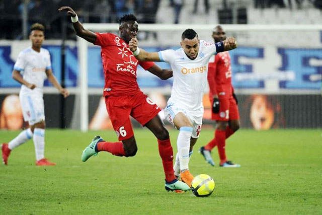 Đội trưởng Payet (trước) sẽ dẫn dắt chủ nhà Marseille vượt qua đối thủ ưa thích Montpellier
