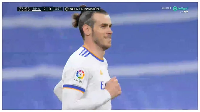 Bale cười tươi khi bị fan Real la ó