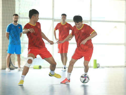 Các cầu thủ futsal Việt Nam nỗ lực tập luyện chờ SEA Games 31