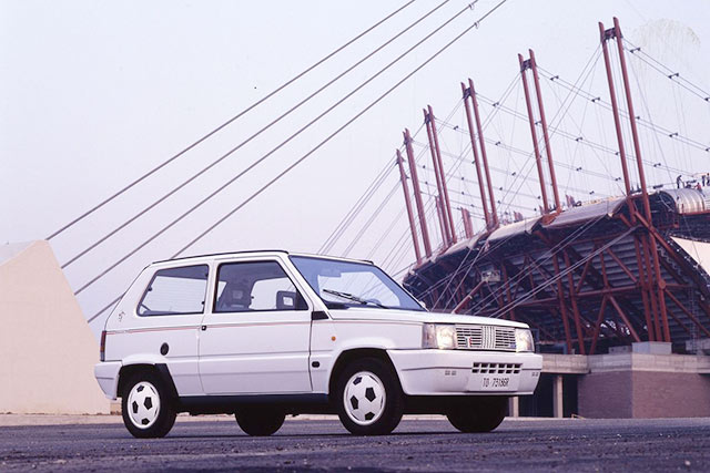  Dòng sản phẩm đặc biệt có tên Fiat Panda Italia ’90 được sản xuất nhân sự kiện World Cup 1990