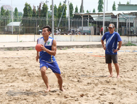 ĐT bóng ném bãi biển nam Việt Nam tập luyện chuẩn bị cho SEA Games sắp tới
