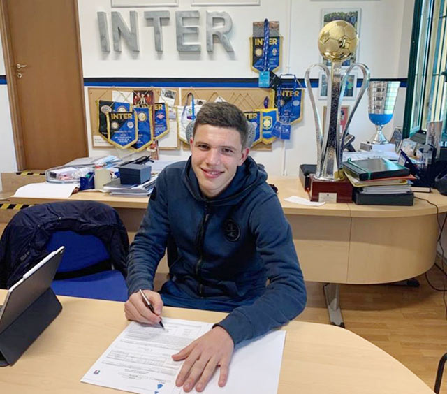 Inter vừa "trói" tài năng trẻ Carboni với bản hợp đồng tới năm 2026