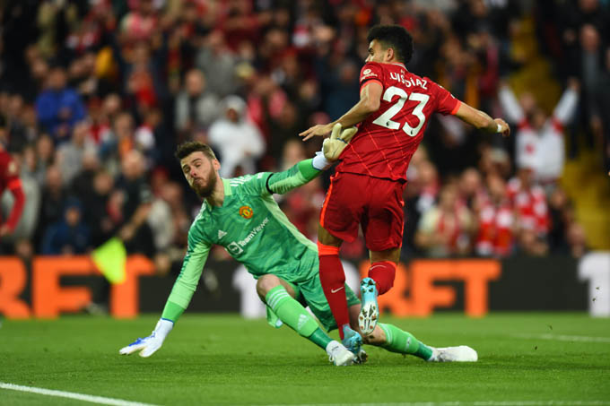 Diaz với bàn thắng mở tỷ số vào lưới Man United