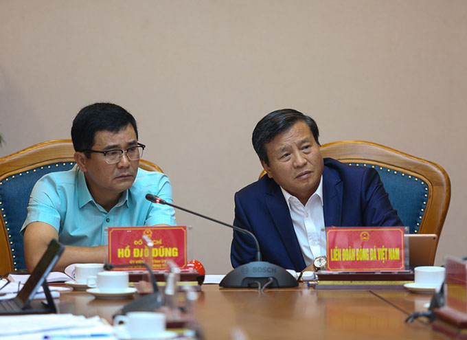 Ông Hồ Đại Dũng – PCT UBND tỉnh Phú Thọ (trái) và ông Lê Văn Thành – PCT LĐBĐVN (phải) chủ trì cuộc họp.