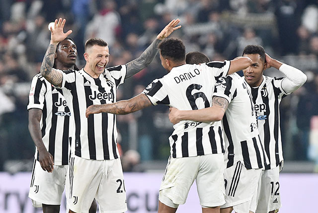 Các cầu thủ Juventus ăn mừng thắng lợi 2-0 trước Fiorentina tại bán kết Coppa Italia