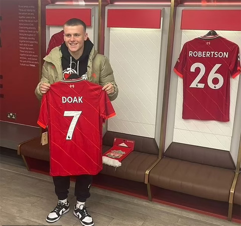 Doak mặc áo số 7 tại đội trẻ Liverpool ở mùa giải tới